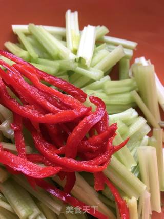 肉丝炒芹菜的做法步骤：3