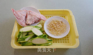 丝瓜蒸鱼的做法步骤：2