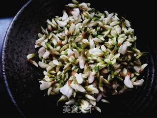 又是一年槐花香:槐花饺子的做法步骤：8