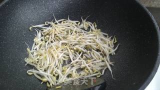 韭菜豆芽炒香干的做法步骤：5