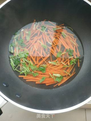 胡萝卜拌鸡胸肉的做法步骤：3