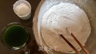 斑斓汁碧玉松糕的做法步骤：1