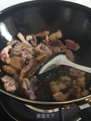 马铃薯烧肉的做法步骤：2