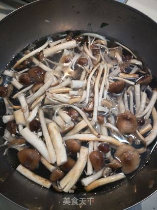 排骨茶树菇的做法步骤：2