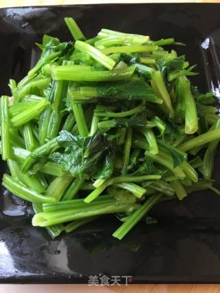 蒜香麻汁菠菜的做法步骤：5