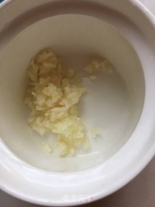 蒜香麻汁菠菜的做法步骤：7