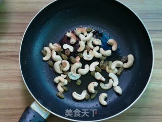 西兰花腰果沙拉的做法步骤：4