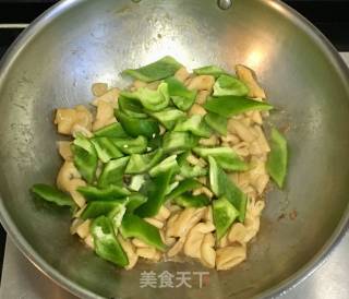 青椒炒大肠的做法步骤：7