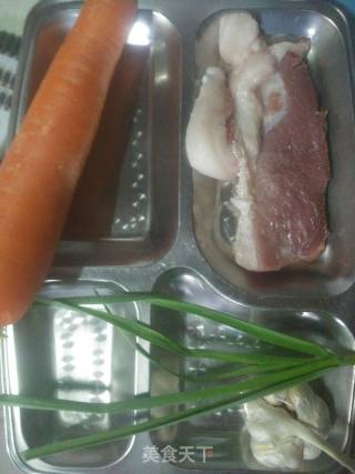 胡萝卜炒肉的做法步骤：1