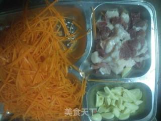 胡萝卜炒肉的做法步骤：3
