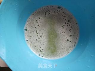 芹菜鸡蛋饼的做法步骤：2