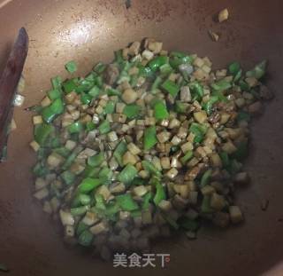 蚝油鸡腿菇炒肉丁的做法步骤：4