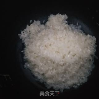 番茄腊肉饭的做法步骤：1
