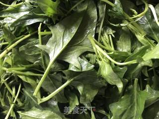 菠菜牛角包的做法步骤：1