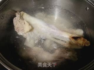 羊骨汤面的做法步骤：2