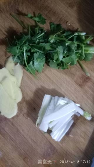 清炒豆腐皮的做法步骤：2