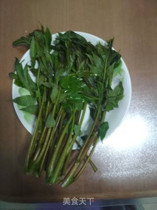香椿炒鸡蛋的做法步骤：1