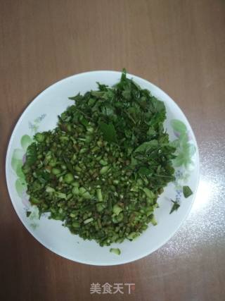 香椿炒鸡蛋的做法步骤：2