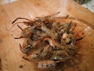 川辣香酥河虾的做法步骤：1