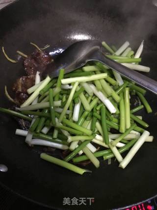 蒜苔炒腊肠的做法步骤：5