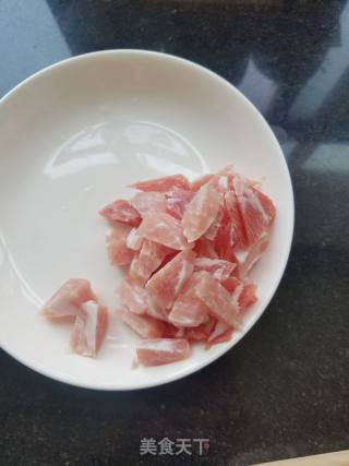 平菇烧肉盖浇饭的做法步骤：2