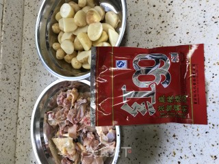懒人推荐菜—土豆烧鸡的做法步骤：1