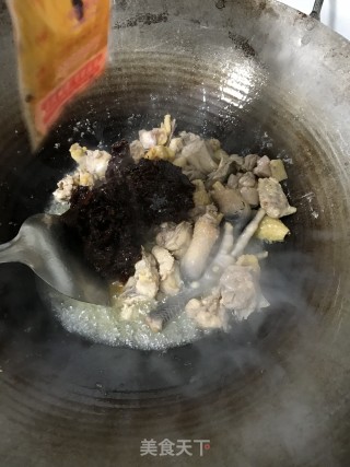 懒人推荐菜—土豆烧鸡的做法步骤：3