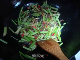 芹菜炒牛肉丝的做法步骤：7