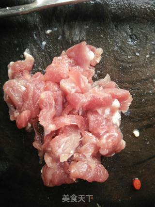 豌豆炒肉丝的做法步骤：2