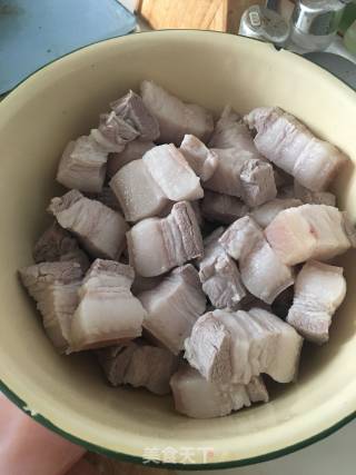 肥而不腻的五花肉炖海带的做法步骤：3