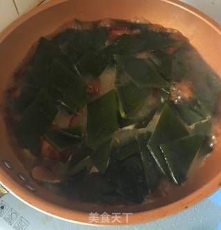 肥而不腻的五花肉炖海带的做法步骤：7
