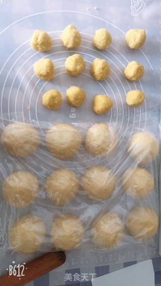 椰蓉花式面包的做法步骤：4