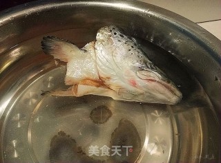 葱椒三文鱼头的做法步骤：1