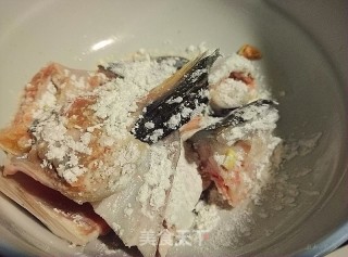 葱椒三文鱼头的做法步骤：4