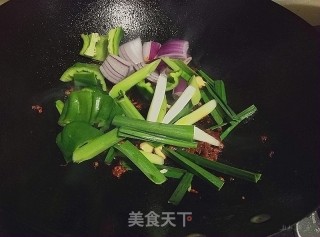 葱椒三文鱼头的做法步骤：6