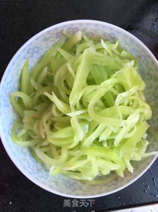 凉拌莴笋的做法步骤：2