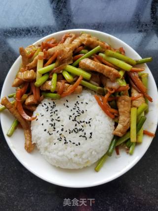 蒜苔肉丝盖浇饭的做法步骤：8