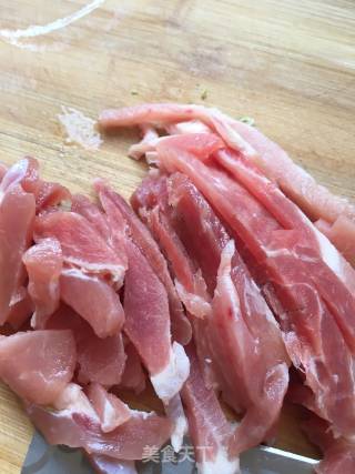 鲜肉炒蒜薹的做法步骤：5