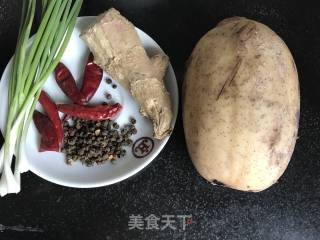 干煸藕条的做法步骤：1