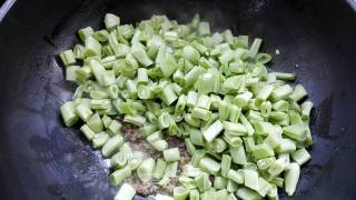 肉末豆角的做法步骤：4