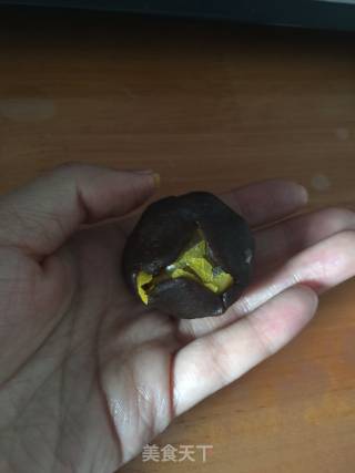 蛋黄酥的做法步骤：5