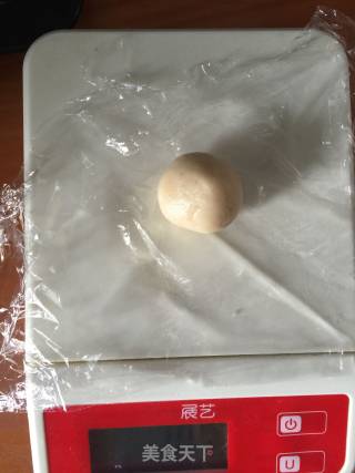 蛋黄酥的做法步骤：6