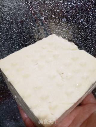 五花肉炖豆腐的做法步骤：1