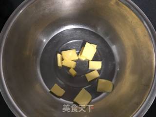 黑加仑酥粒司康的做法步骤：2