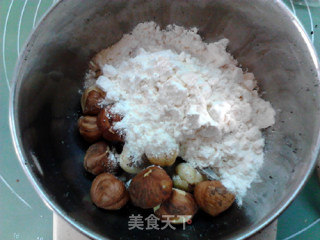 德式榛子牛角饼干的做法步骤：2