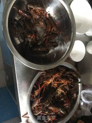 吮指香辣小龙虾的做法步骤：1