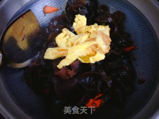木耳炒鸡蛋的做法步骤：8