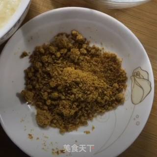 红糖甜酒荷包蛋的做法步骤：2