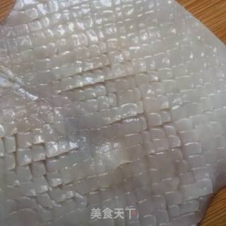 韭菜炒鱿鱼的做法步骤：2