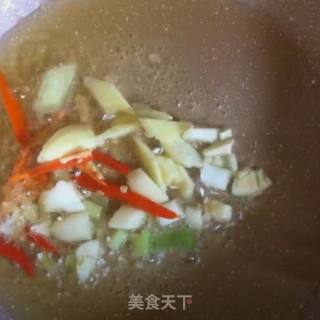 韭菜炒鱿鱼的做法步骤：6